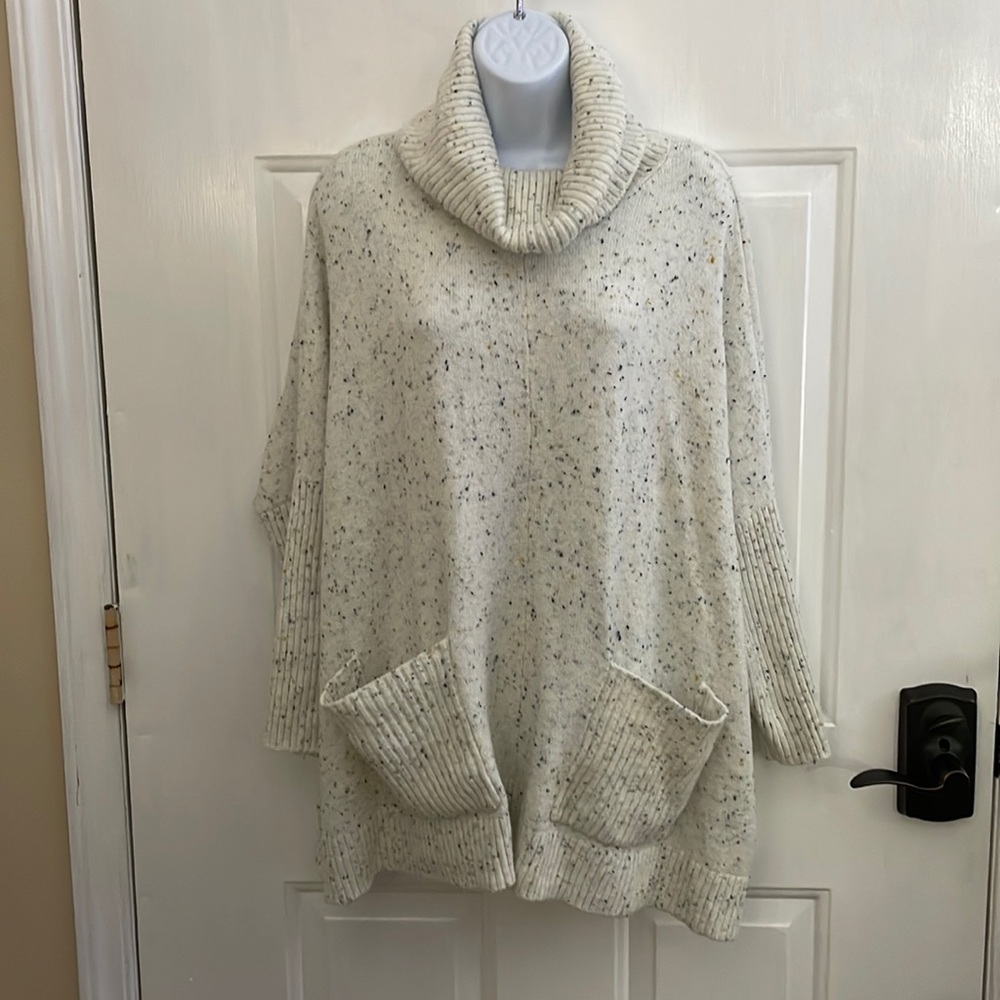 Loft Confetti Poncho sweater, off white with blue and gold speckles, Size Large